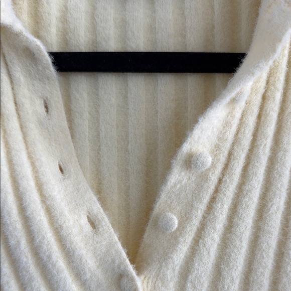 Zara Ribbed Sweater - Picture 3 of 3